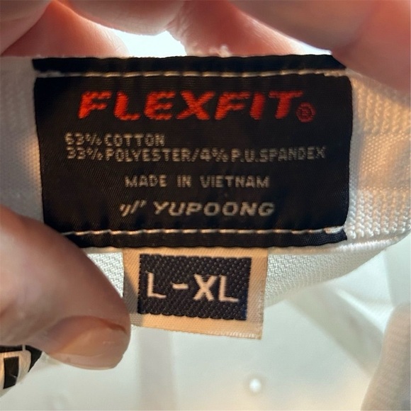 TravisMathew Unisex White Flexfit Cap L-XL Casual Embroidered Logo - Picture 9 of 13